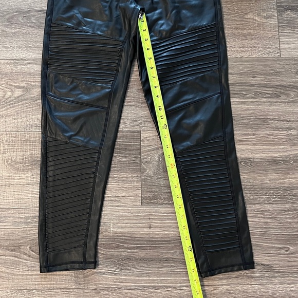 7 For All Mankind Black Faux Leather Moto Leggings NWOT Size L - Picture 11 of 16